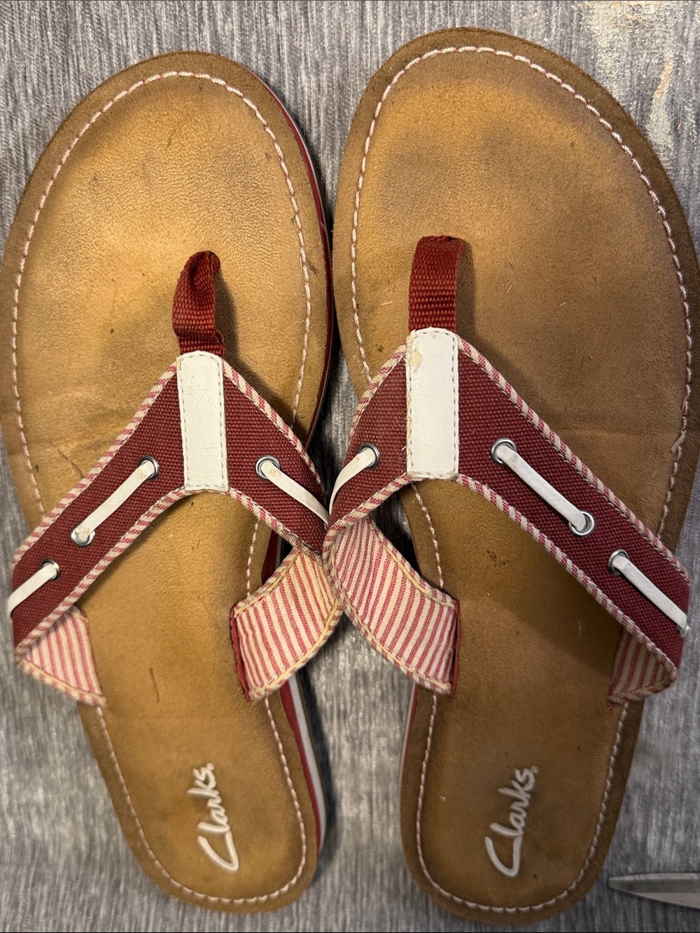 Clarks Women’s Red and White Leather Thong Sandals - Casual Slip-On - Picture 5 of 10